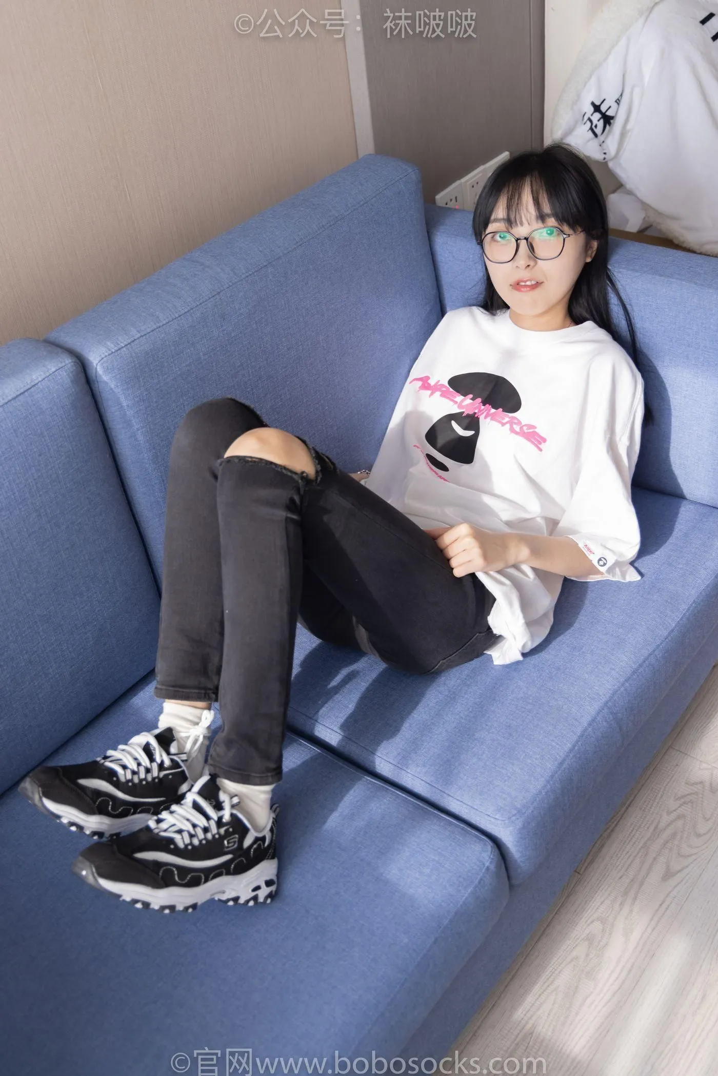 [BoBoSocks袜啵啵]NO.055 稚予-斯凯奇运动鞋、白棉袜、黑棉袜 [139P]插图1